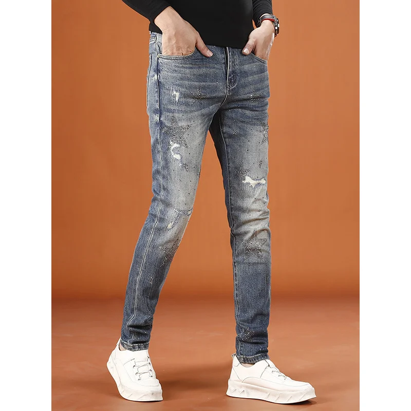 Pantalones rasgados de moda de alta gama para hombre, pantalones ajustados con diseño de estampado de moda elástica de otoño e invierno, 2025