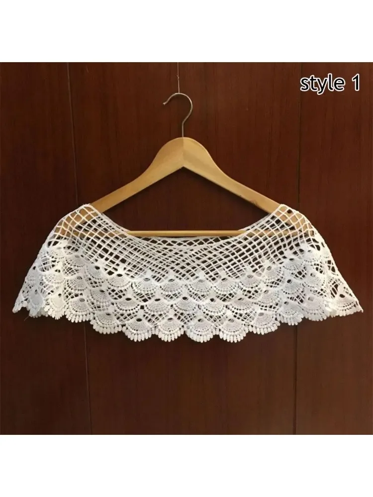 Kurzer Cape-Schal mit Spitze, Gestrickter Durchbrochener Schal, Falscher Kragen, Durchsichtige Spitze, Niedlich und Elegant für Partys und Damen-Dekoration