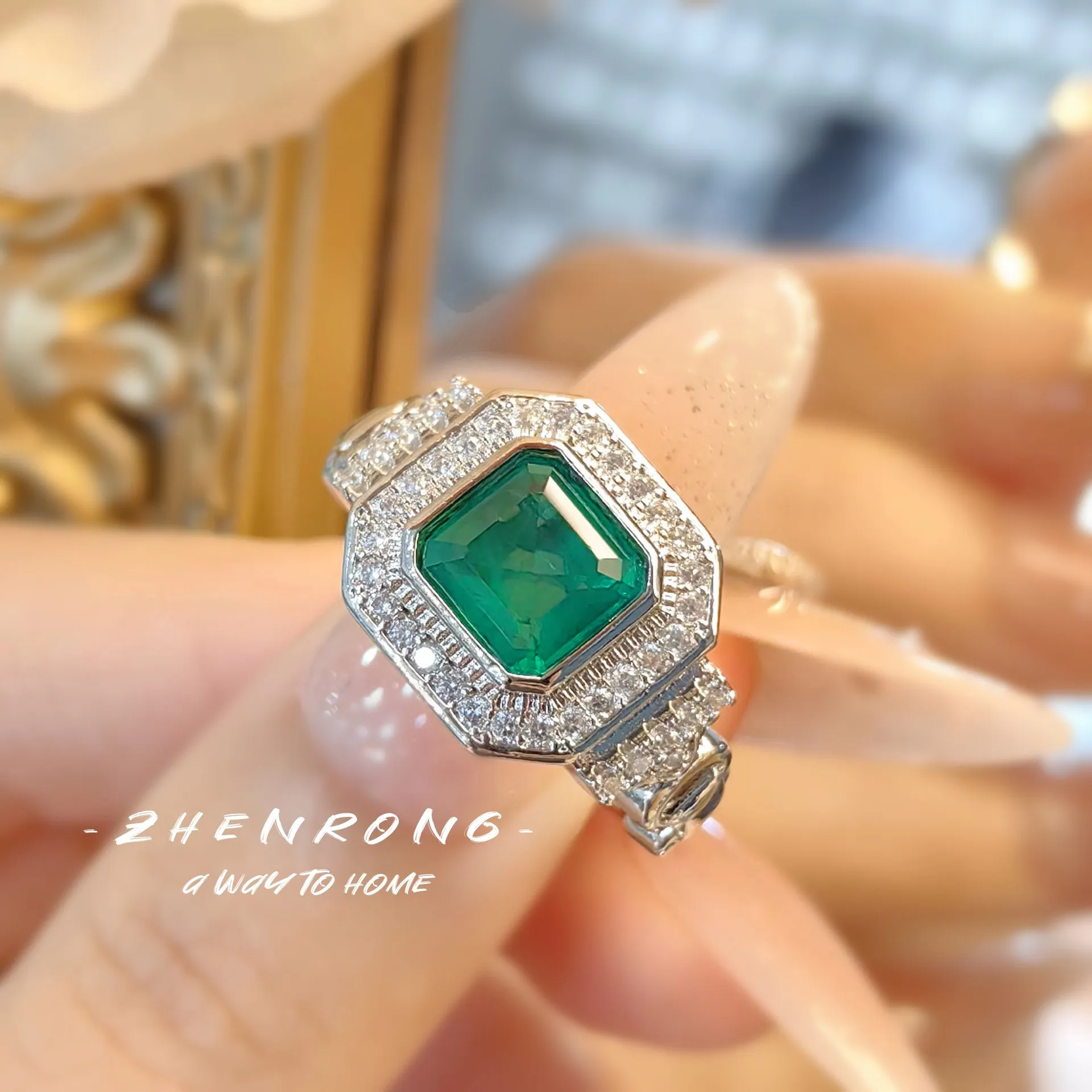 New Delicate Princess Cut Tourmaline Emerald Engagement Ring Platinum Plating Luxury Wedding Rings for Women Banquet Jewely Gift