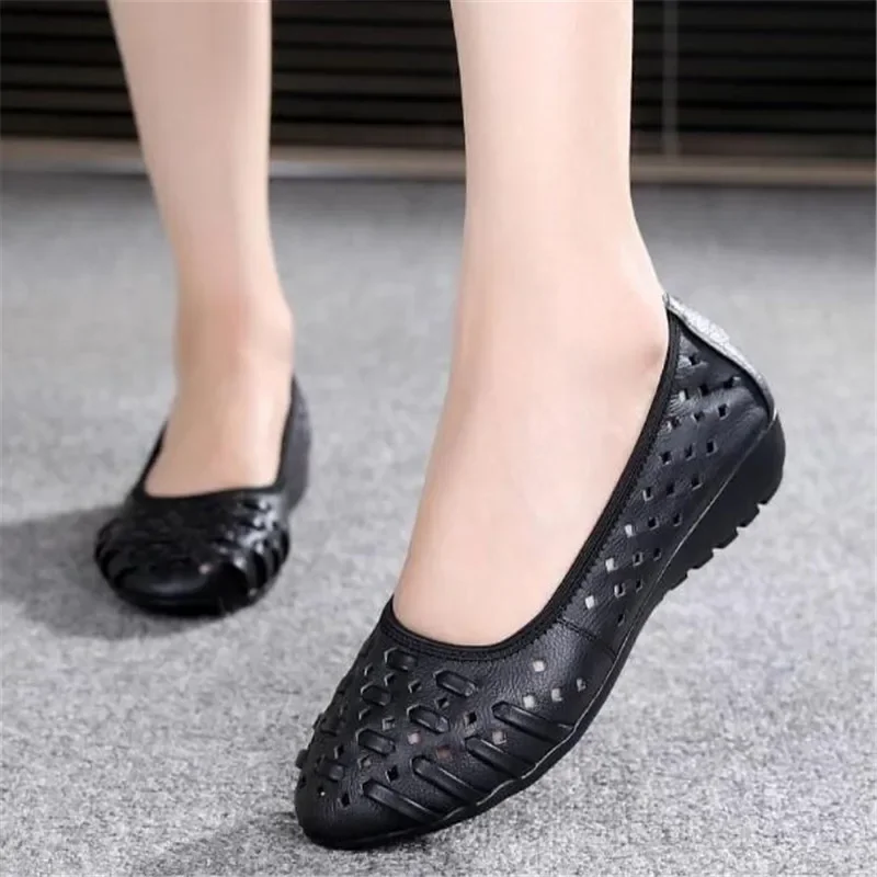 Mother Women Shoes Sandals Flats Hollow Out Genuine Leather Slip On Loafers Soft Summer Beach Female Casual Flats Plus Size34-43