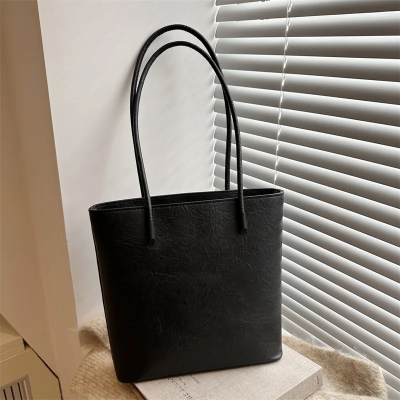 Large capacity tote bag retro shoulder bucket bag