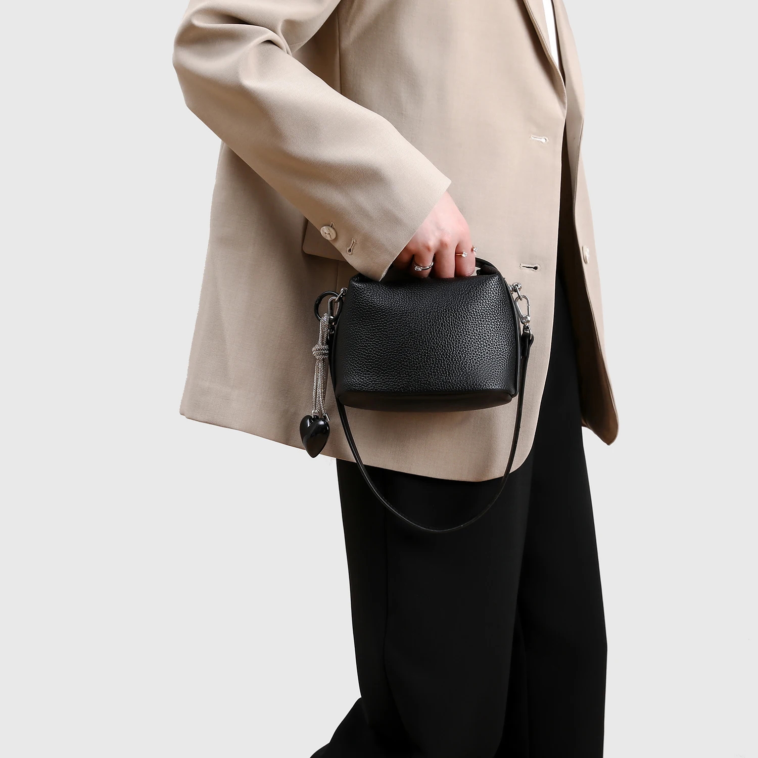 

2025 new fashion high-end litchi pattern retro handbag commuter versatile bucket large capacity commuter shoulder crossbody bag