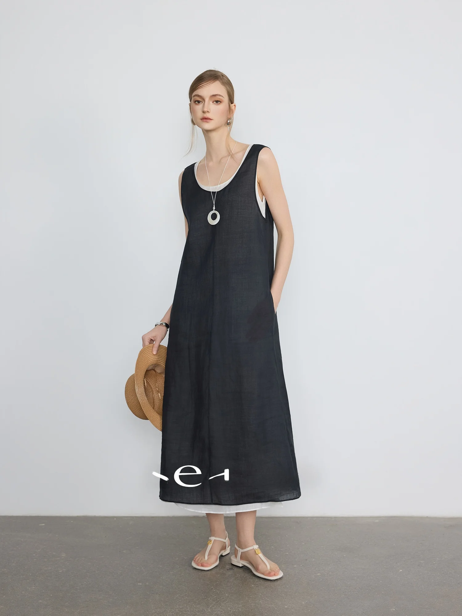 Vestido Longo Feminino Solto de Duas Peças com Textura de Linho e Tom de Madeira, Estilo Simples, Cintura Alta, Modelo Evasê, Ideal para Férias