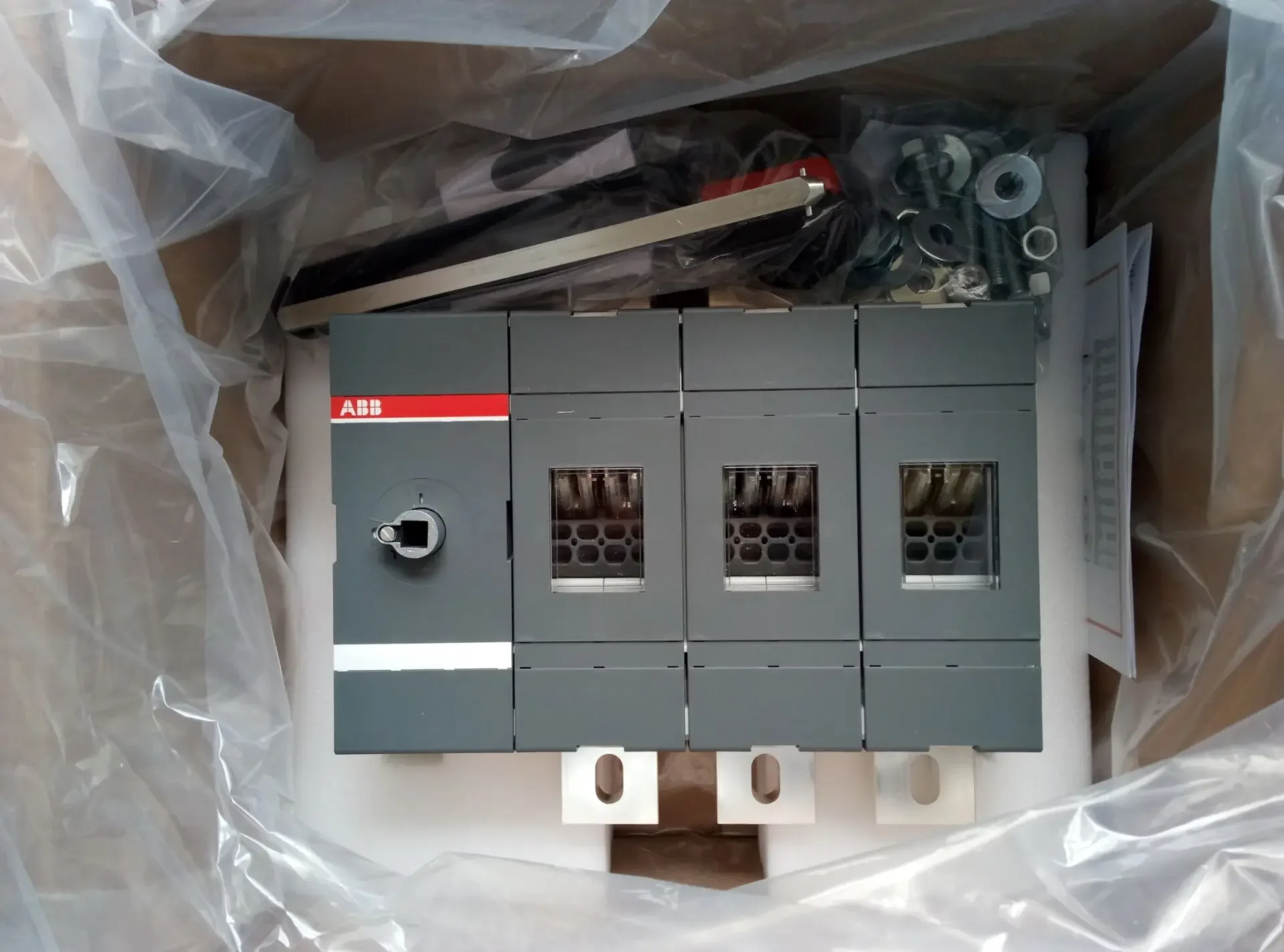 Brand New Original Genuine ABB Isolation Switch-OT1250E03P; Material Number 10118016