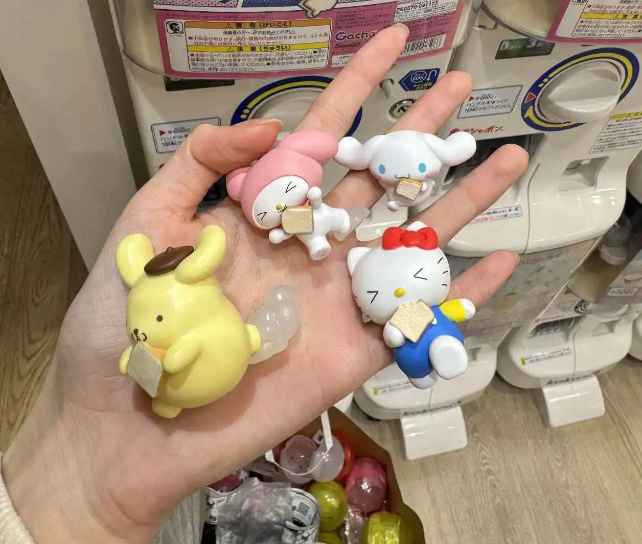 

New Product In Stock Meileti Kt Yugui Dog Is Late Holding Bread Sprinting Running Styling Blind Box Desktop Decoration Surprise