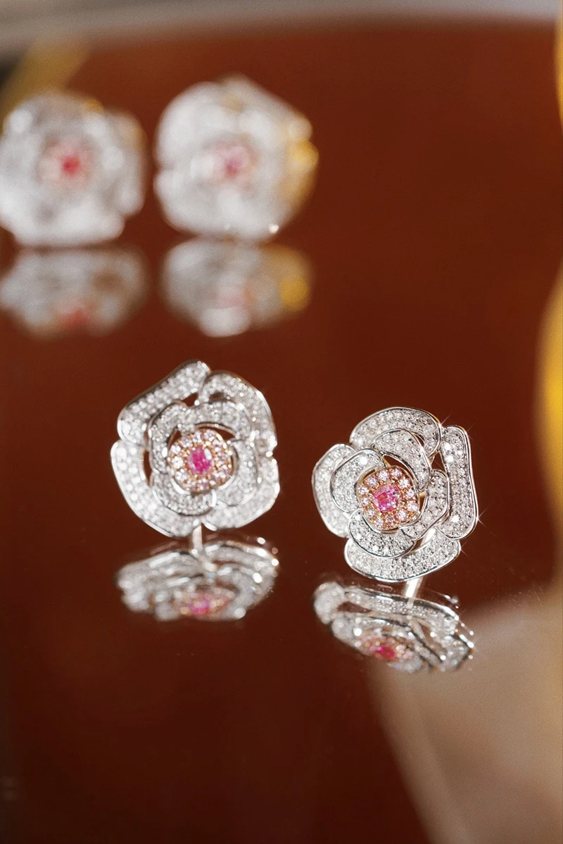 LUOWEND 100% 18K White Gold Earrings Luxury Flower Shape Real Natural Pink Diamond Stud Earrings for Women High Party Jewelry