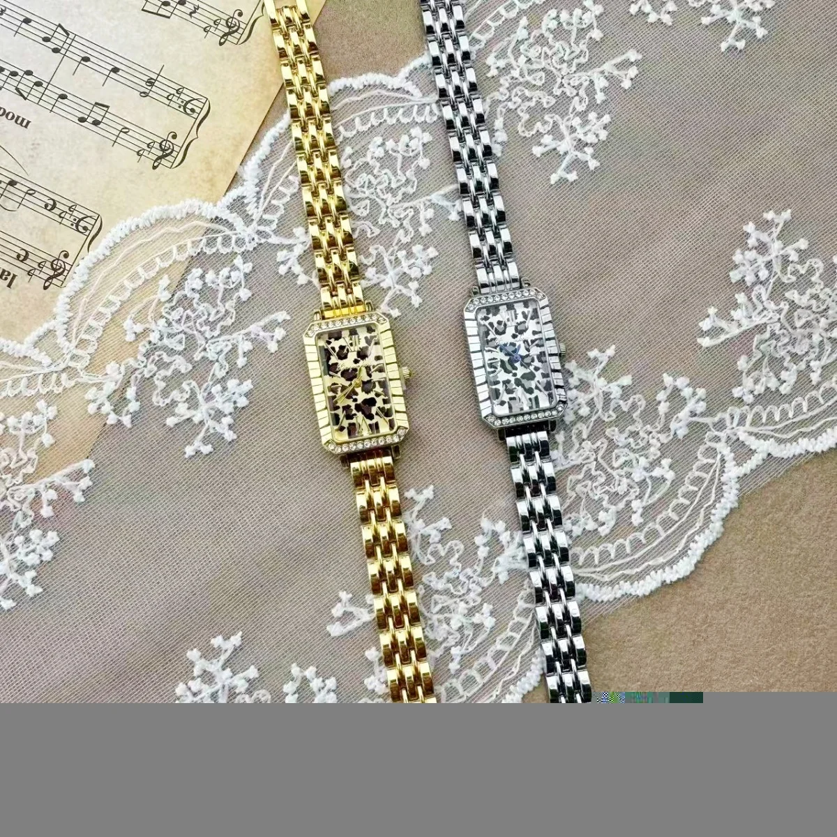 ساعة نسائية أنيقة أحدث الاتجاهات الأوروبية الأمريكية خمر ليوبارد طباعة الطلب سبائك الزنك حزام (استيك) ساعة الإكسسوارات