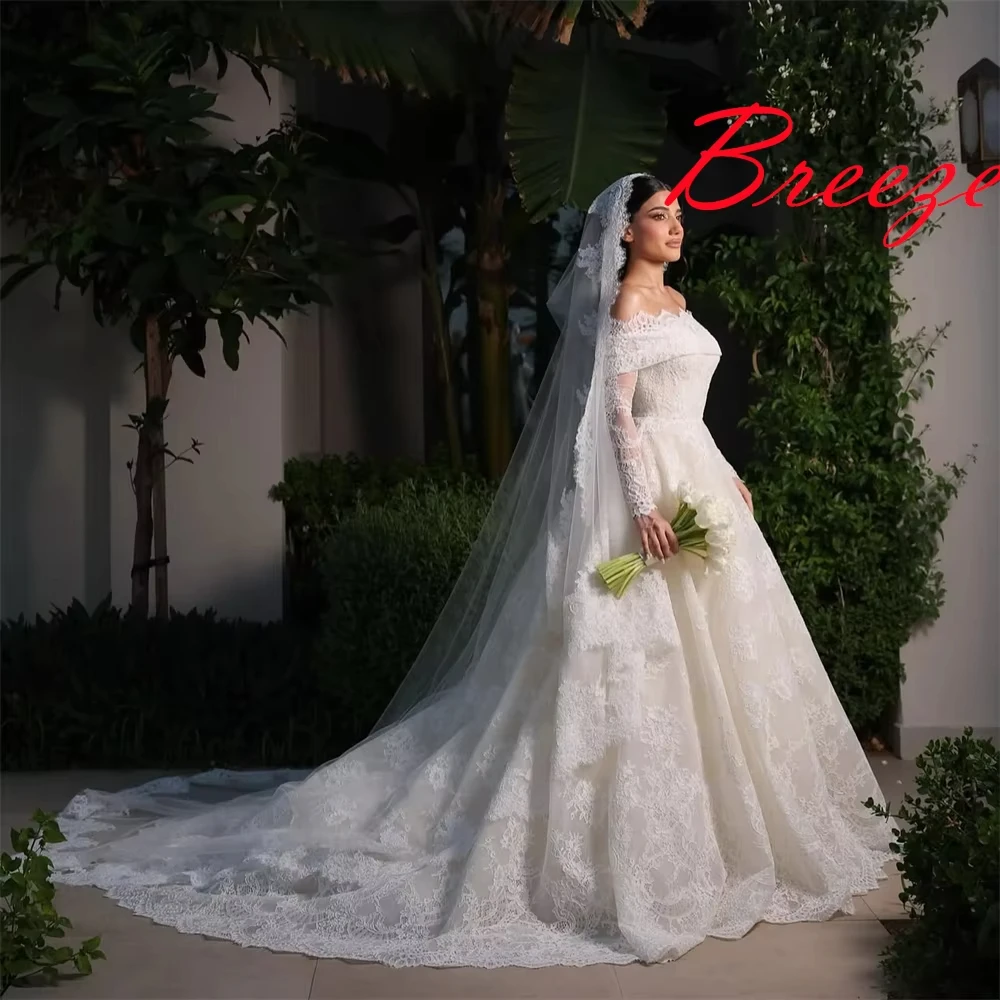 Maßgeschneidertes hochwertiges weißes Spitzenhochzeitskleid, exquisite romantische A-Linie, bezauberndes Temperament, traditionelle Brautkleider