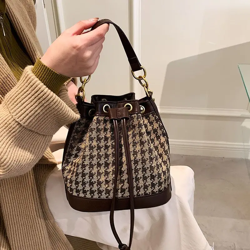 

Retro Houndstooth Handheld Bucket Bag Women Drawstring Large Capacity Shoulder Bag Ladies Fashion Luxury High End Crossbody Bags