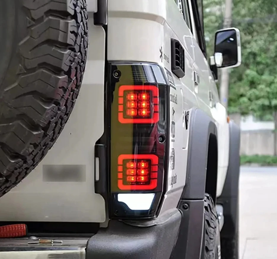 

Светодиодные задние фонари для Toyota Land Cruiser LC76 07-24: стоп-сигнал, задний ход, указатель поворота