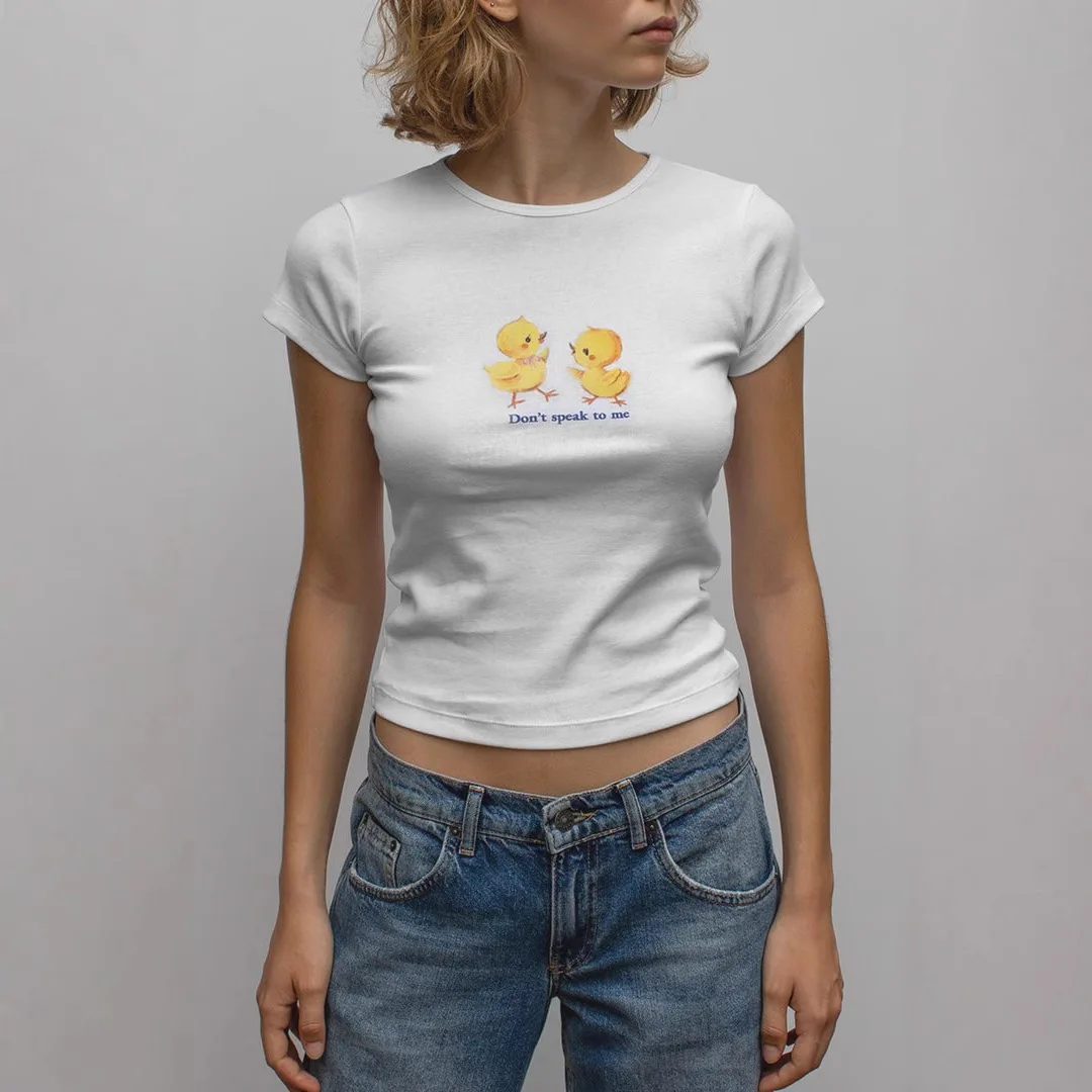 Nova Cseta Fena Slim Fit Estampada Manga Curta Estilo Fofo com Padrão Animal em Tecido de Poliéster para a Primavera 2025