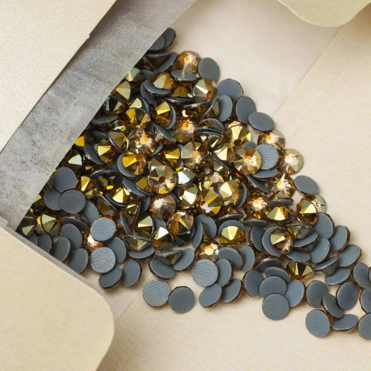 Pubrilex 2088HF AB Farben Strass Kristall Hotfix Flache Rückseite Strasssteine für Handarbeiten Kleidung Accessoires Brillanter Effekt – Detail 18