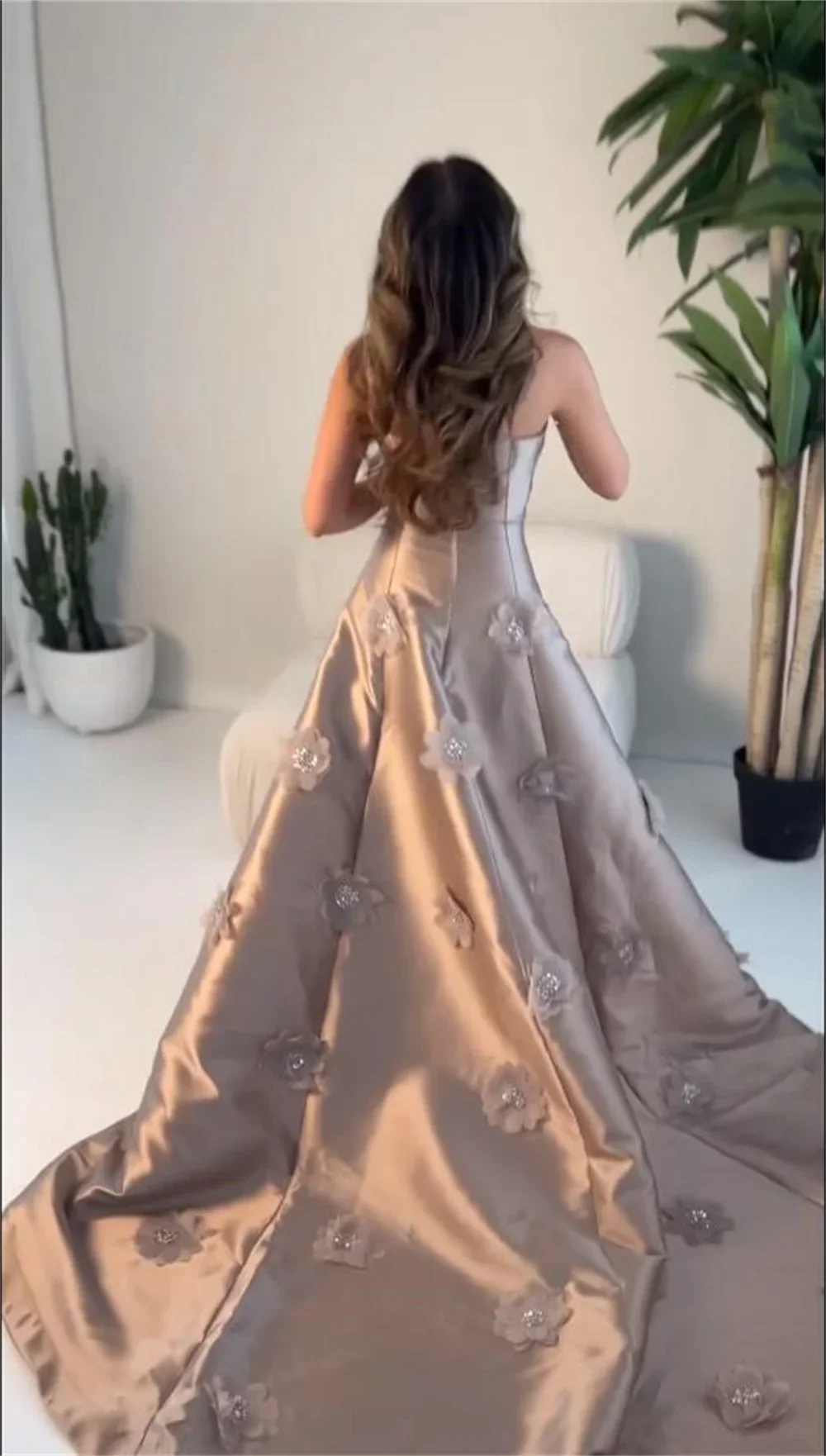 Vestido de noche personalizado, vestido Formal de graduación, escote en forma de corazón, faldas hasta el suelo, drapeado, sin mangas, apliques de flores, ocasión a medida