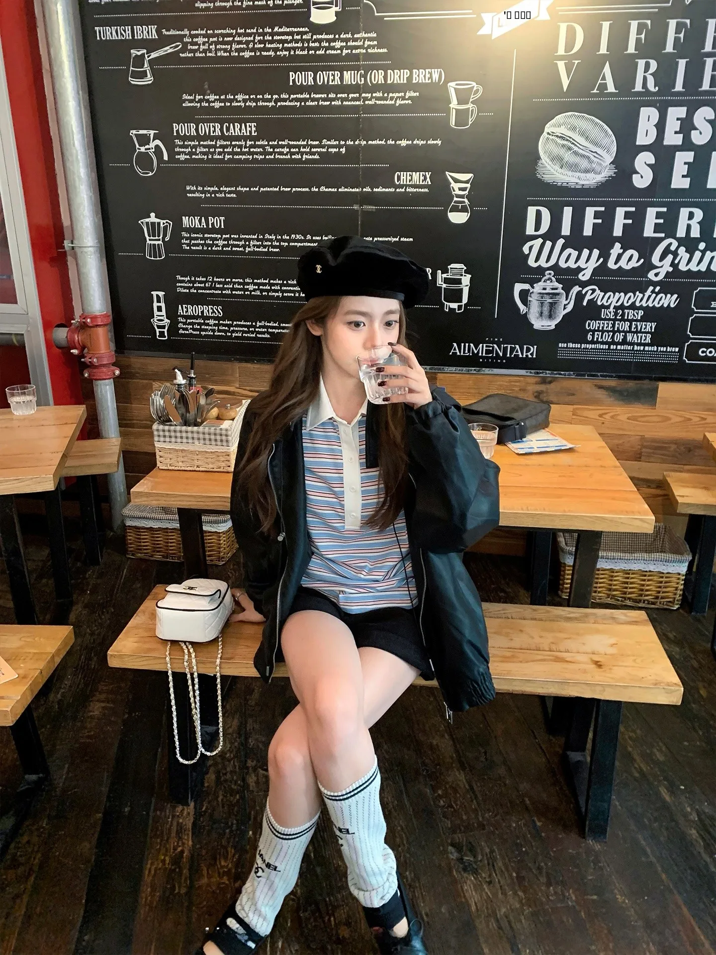 Jaqueta de Couro PU Retrô Coreana com Capuz, Caimento Solto, Ombro Caído, Casual e Moderna, com Zíper Longo para Jovens...