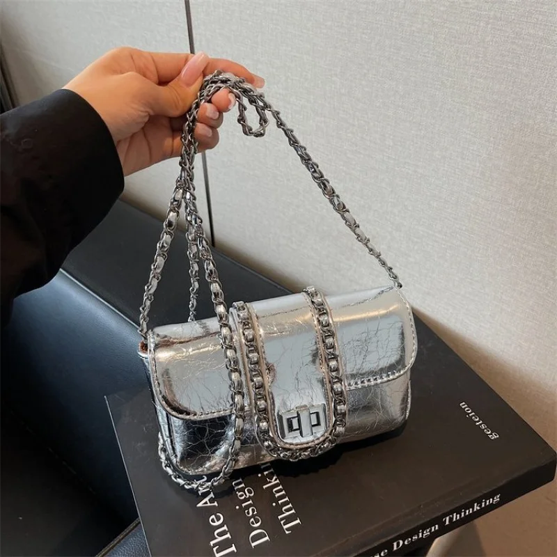 

Vintage Inspired Leather Messenger Bag For Women With Crossbody Strap For Practical Daily Use