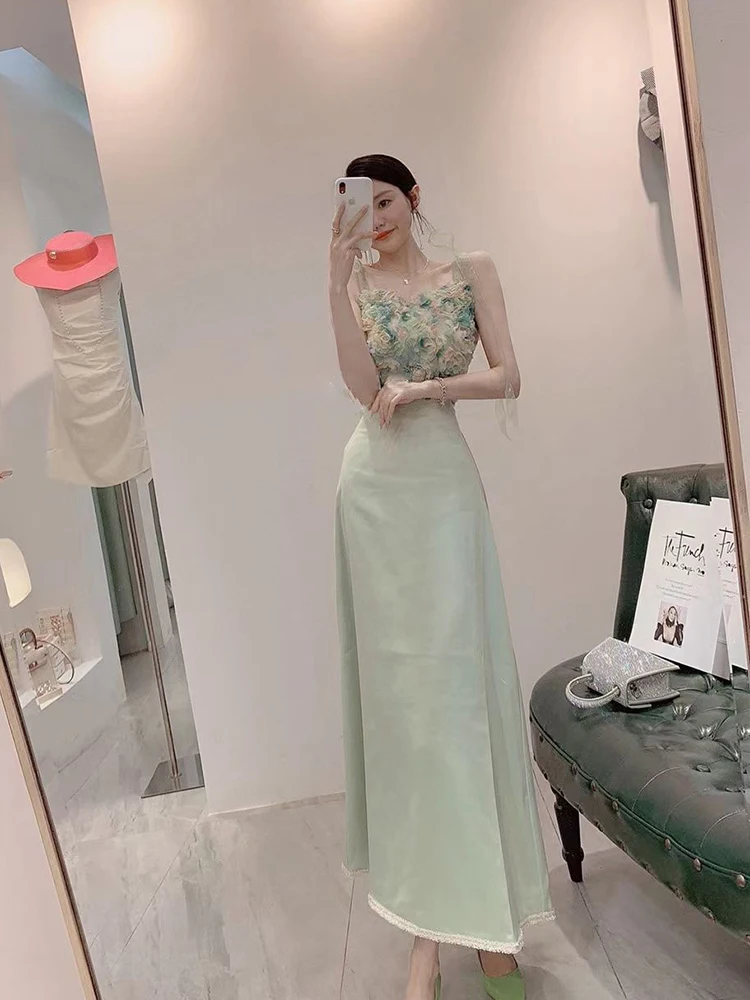 elegante-abito-verde-senza-spalline-design-di-moda-femminile-vestito-estivo-dall'atmosfera-fatata-stile-casual-chic