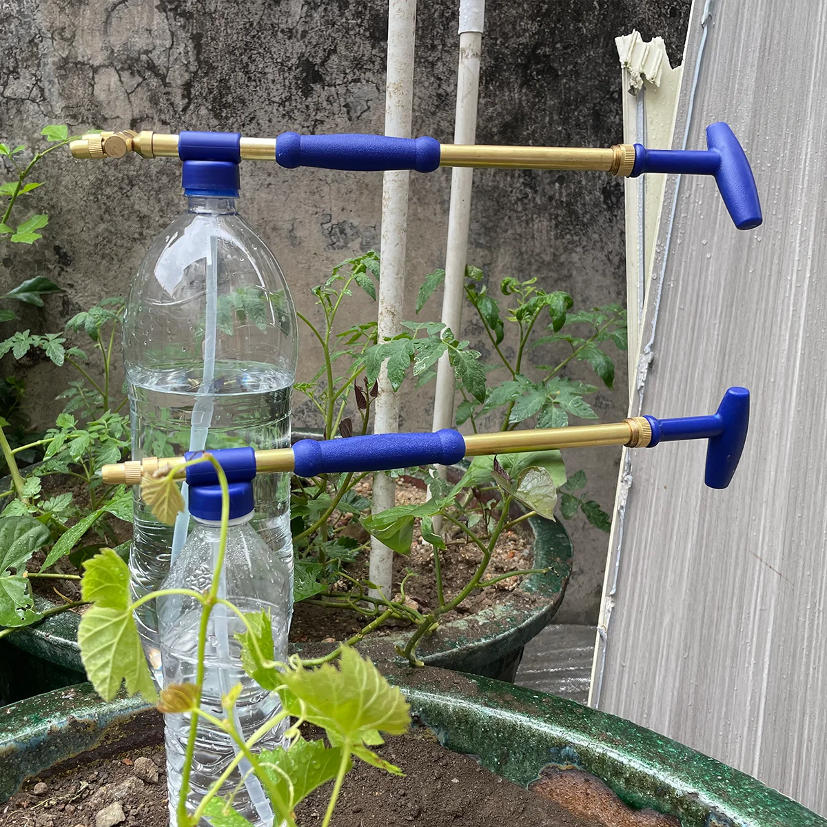 Portable Manual Sprayer, Reciprocating Sprayer, Handheld Sprayer, Compatible with Most Plastic Bottles, for Watering Plants.