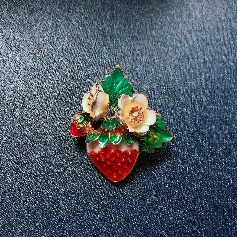 Enamel Strawberry Brooches Pins Fruit Cute Flower Strawberry Girl Brooch Silk Scarf Buckle Clothing DIY Hat Bag Accessory