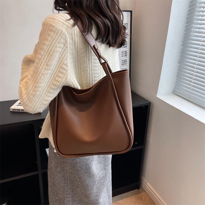 2024 Fashionable Female Message Bucket Shoulder Popular Women Bags Big Pockets Leisure Daily Casual Multi-function PU Leather