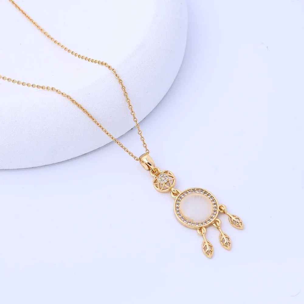 Nuovo negozio di pietre occhio di gatto in stile cinese-chic, rete da sogno, collana in acciaio al titanio, design di nicchia femminile, senso netto, colla transfrontaliera rossa