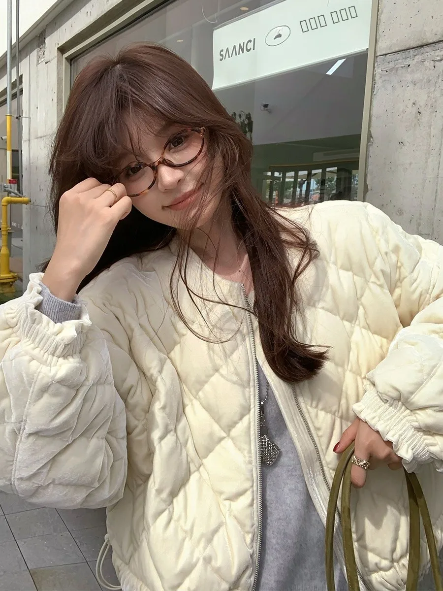 

MUKOK 90 Белая пуховая куртка из искусственного шелкового бархата с ромбовидным узором, укороченная, для повседневной носки, стандартный крой