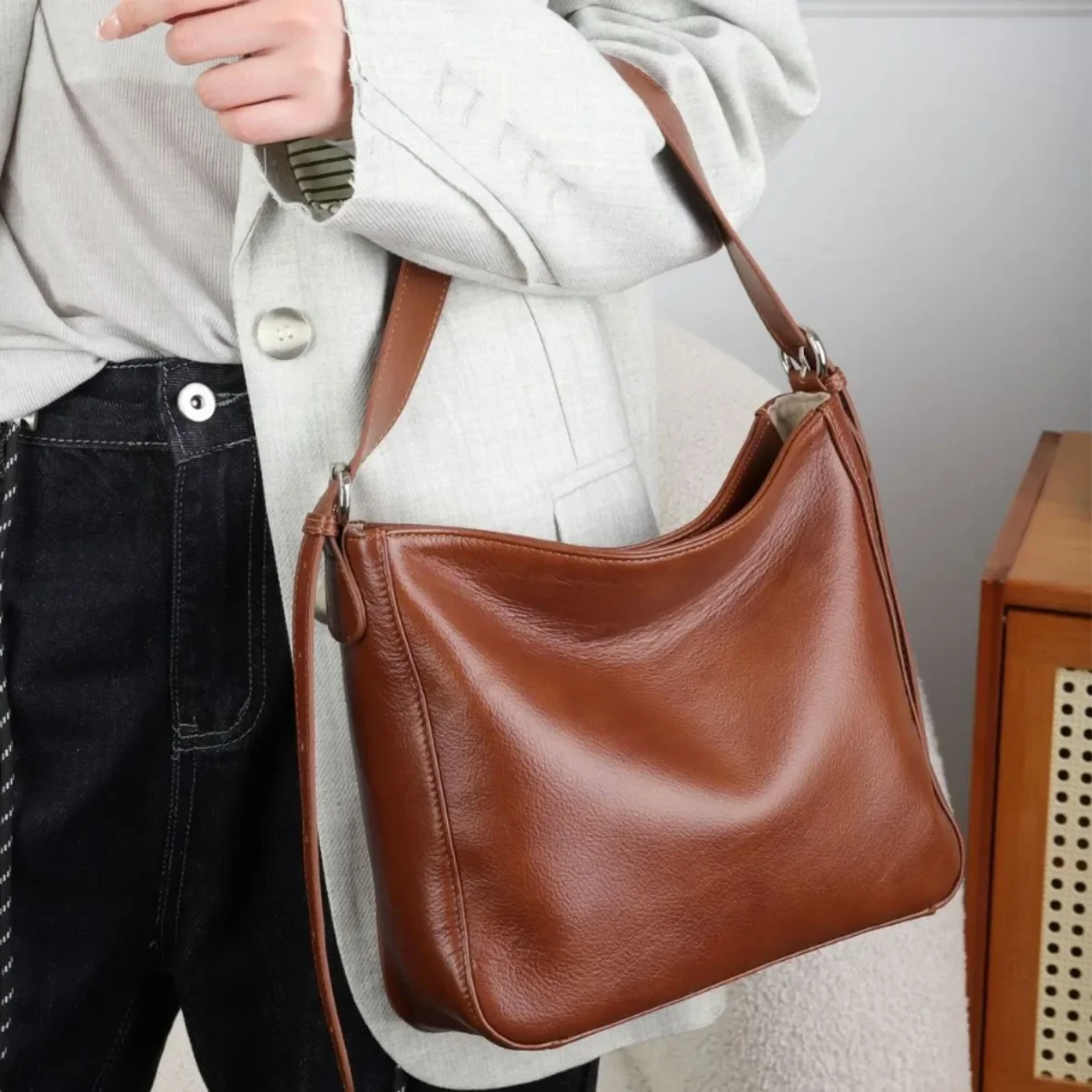 High Quality Natural Cow Leather Hobo Bag for Women, Soft Leather Crossbody Bucket Bag, Practical Luxury Shoulder Handbag