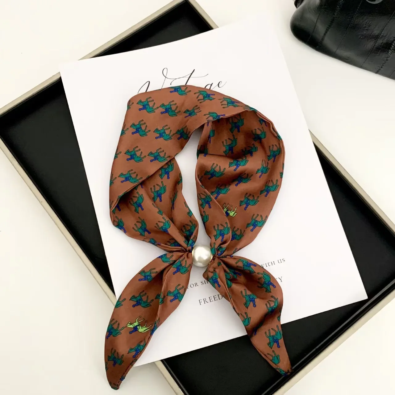 Elegant Dot Pearl Tail Magnetic Scarf Women Fashion Print Versatile Neckerchief Breathable Artistic Neck Wrap Accessory Scarves