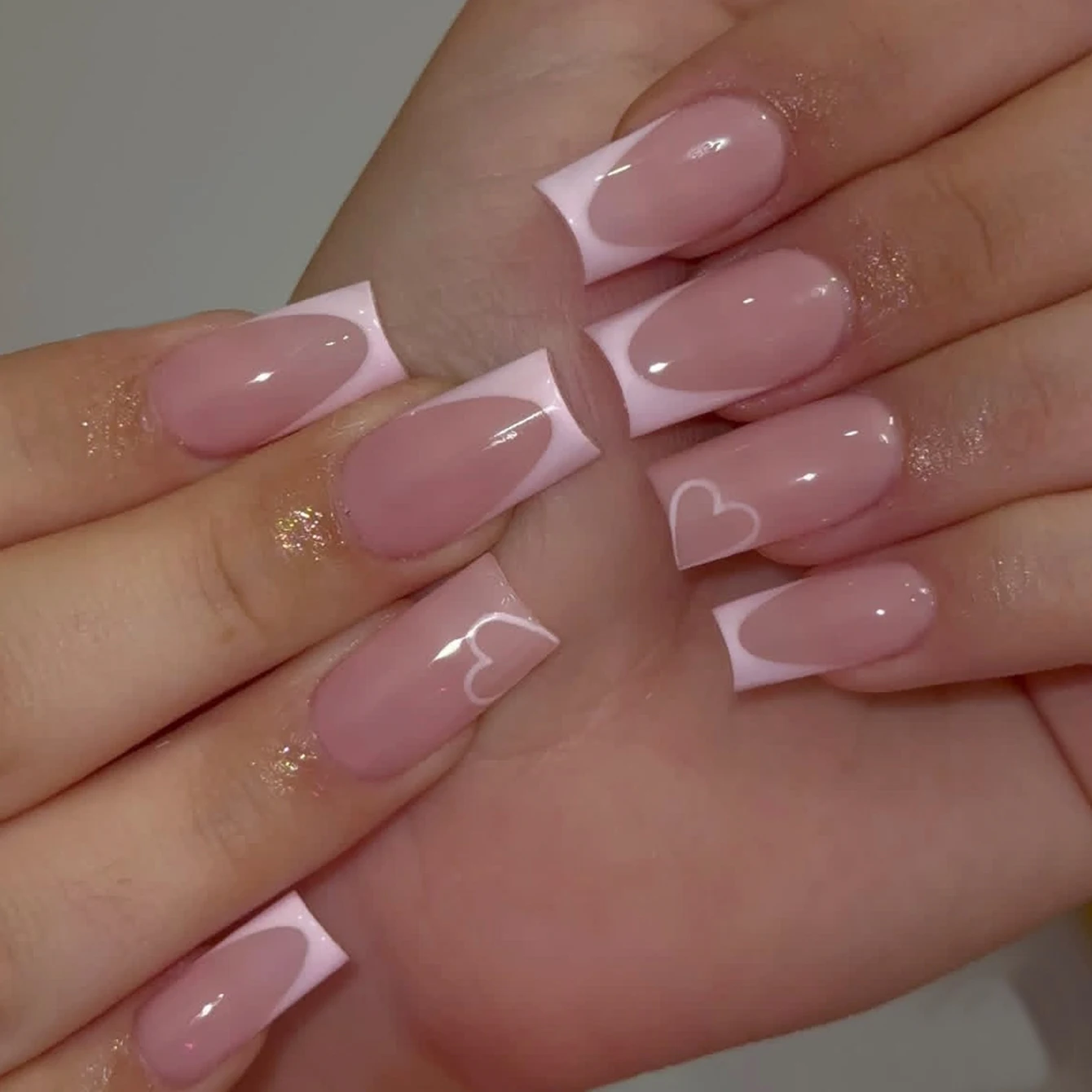 Faux ongles rectangulaires en forme de cœur, 24 pièces, couleur chair, pointus, français, pour la saint-valentin, adaptés aux femmes et aux filles
