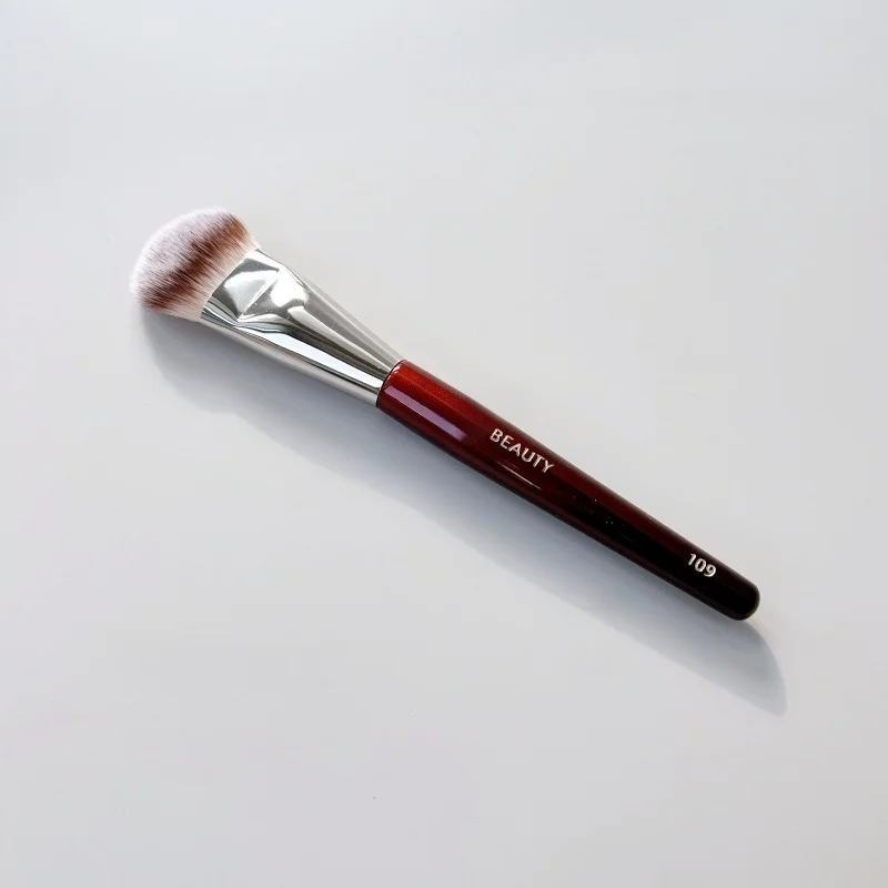 Mini CONTOURED FOUNDATION Brush 109 Make-upborstel Gezichtsborstel voor vloeibare of crème Foundations Bronzer Blush Highlighter