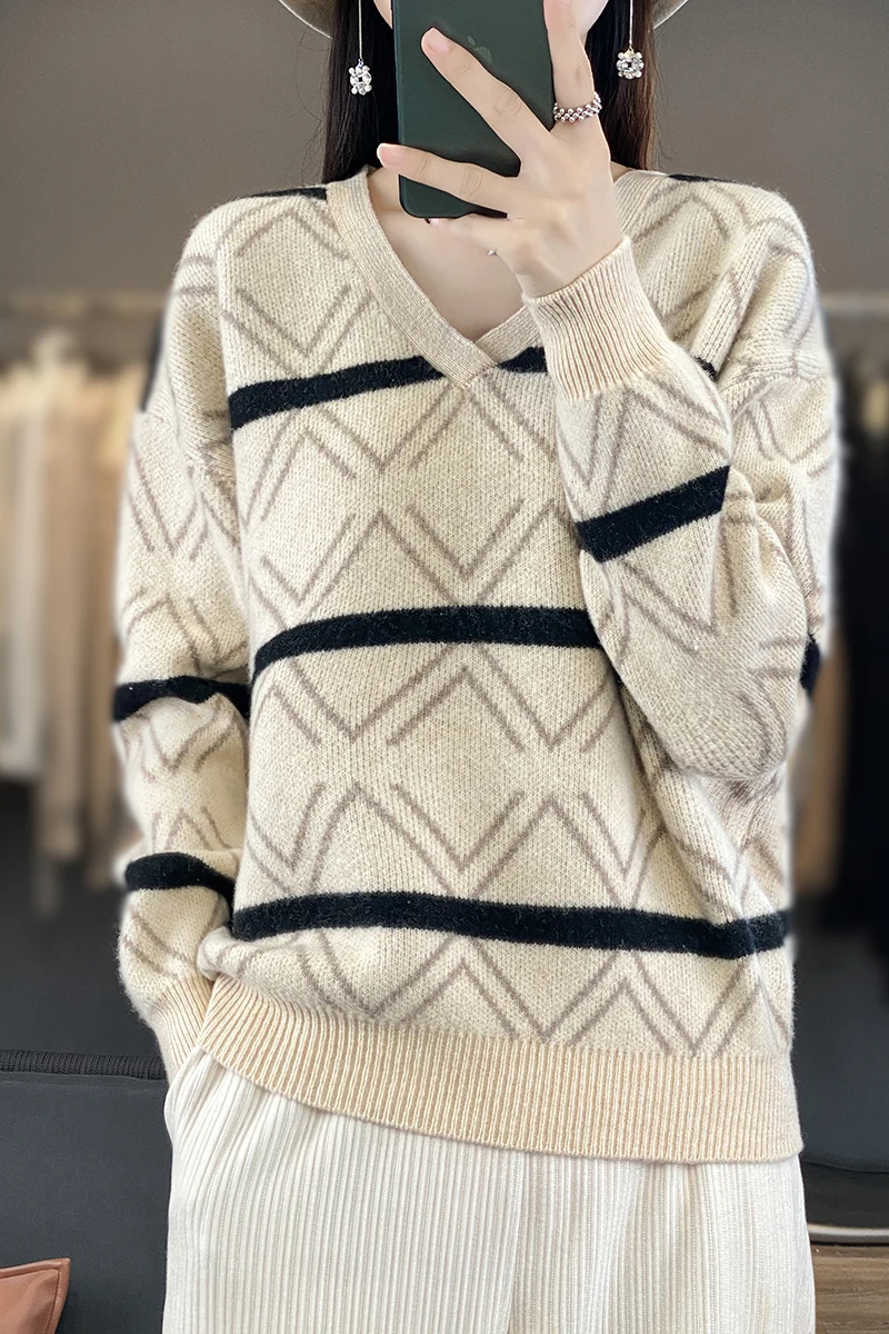 

Autumn and Winter New 100% Pure Wool Contrast V-neck High end Fashion Design Knitted Women's Wool Sweater Top