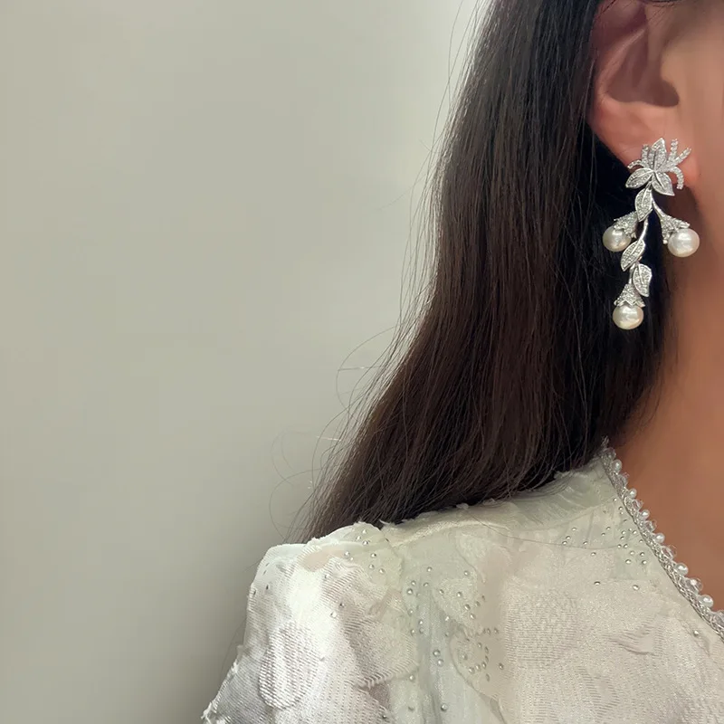 Women\'s Butterfly Shaped Diamond & Pearl Earrings Trendy Twig Design Fashionable Jewelry Accessory for 2024