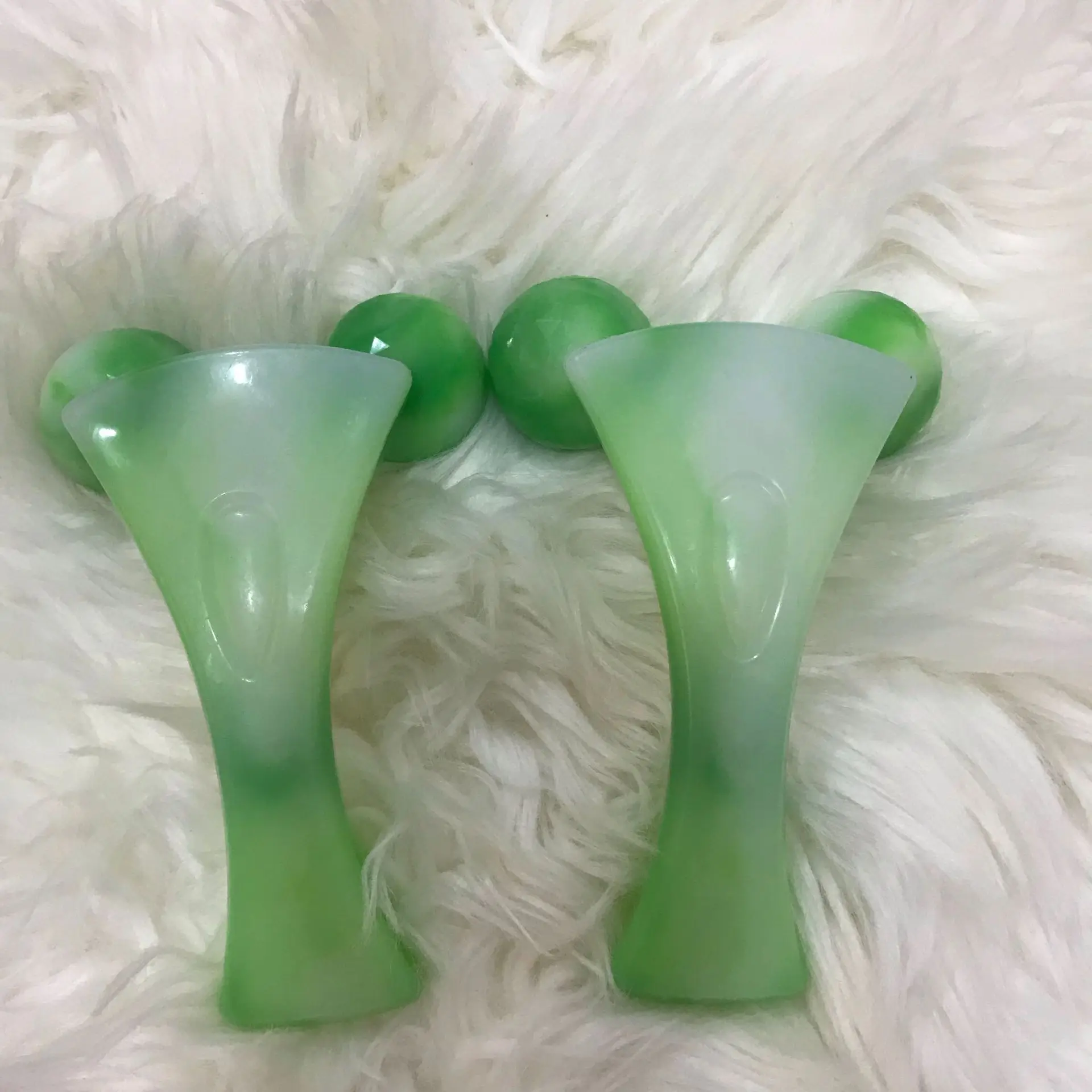 

The new 3 d thin face of roller gauge thin face, massage roller V face facial massager