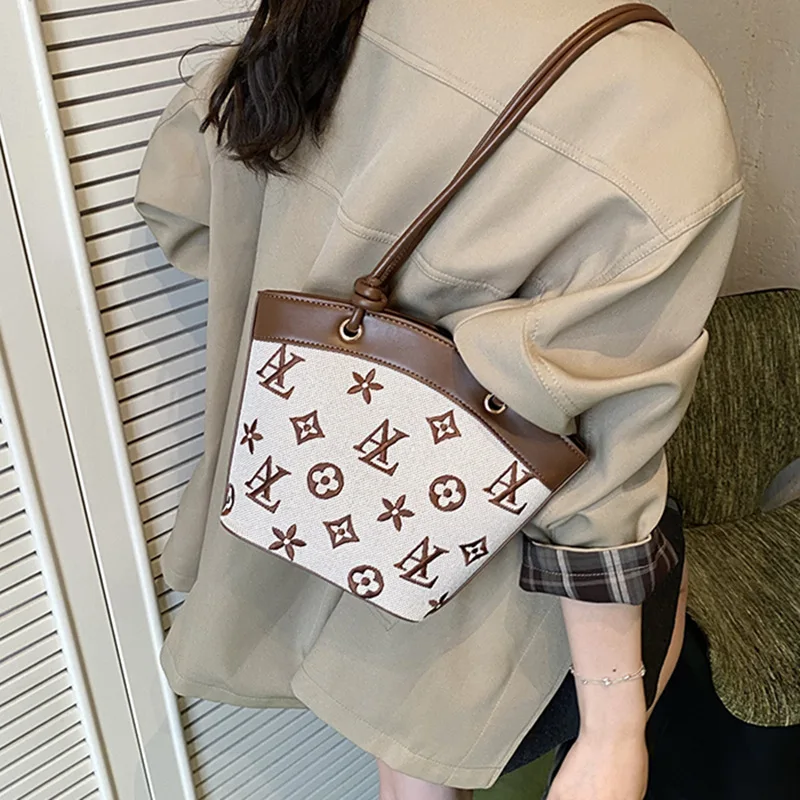 

2025 New Arrival Oversized Bucket Bag - Stylish Crossbody/Shoulder Tote for Women, Spacious & Lightweight, Trendy & Functional