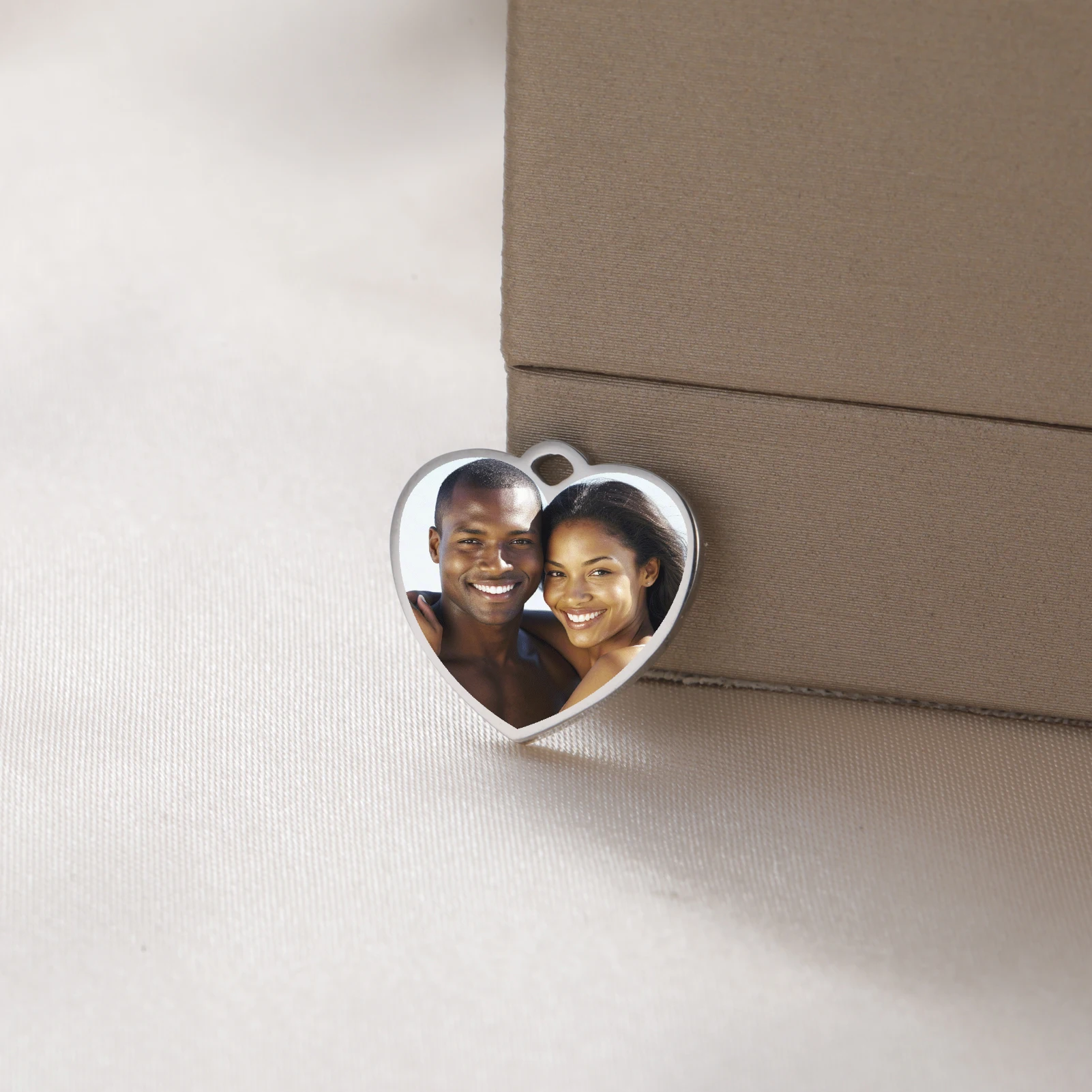 

Heart Shaped Single - Sided Color Printed Customized Pendant, Romantic Love Token, Warm Romantic Pendant, Sweet Gift For Couples