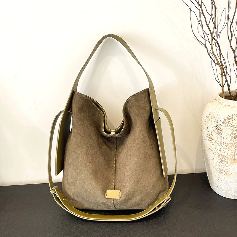 

Minimalist Luxury PU Shoulder Bag Large Capacity Pure Color Tote with Magnetic Clasp Sleek Women's Work& Travel Handbag Eco Bag