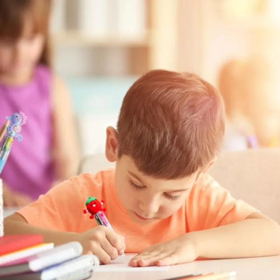 أقلام ممتعة لقلم متعدد في واحد 4 في 1 أقلام لطيفة Kawaii أقلام حبر جاف صغيرة السائبة حفلة فافو لهدايا عيد الميلاد الفصول الدراسية طالب Pri