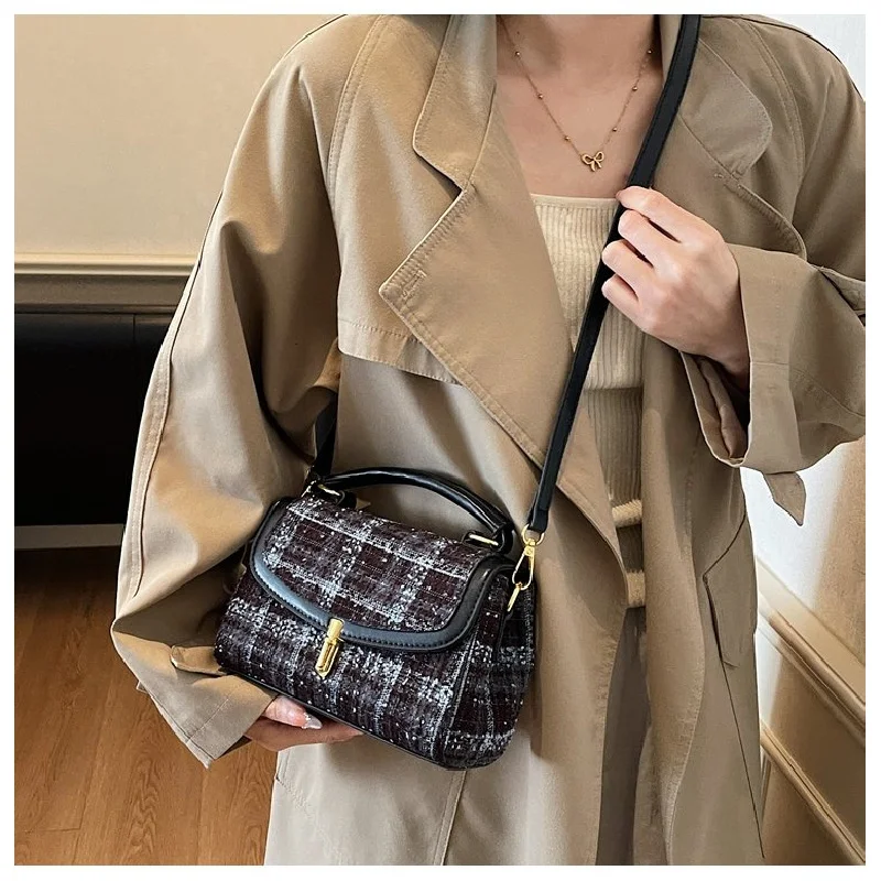 

Sophisticated Women's Tote Bag Made Of Microfiber Leather Boasting Compact Trendy Riga Lasting Spacious Soft Daily Look​