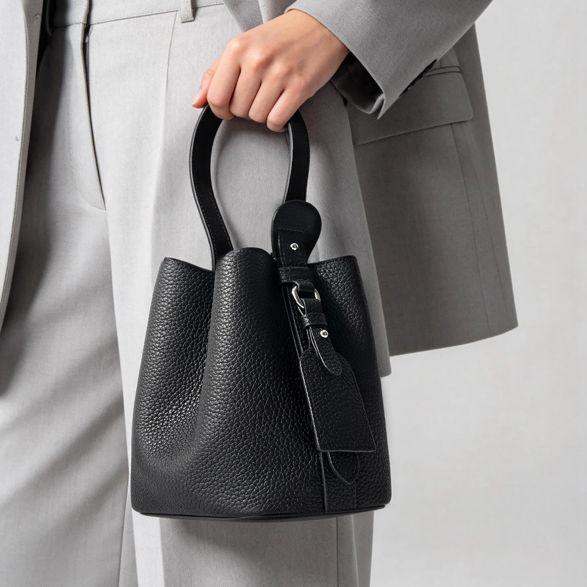 

Новая модель 2026 года: Сумка-ведро из натуральной кожи (первый слой), на одно плечо, кроссбоди, простая нишевая женская сумка, универсальная сумка-ведро