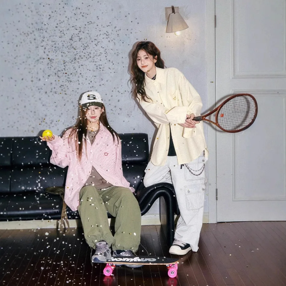 قميص مخطط للأزواج لربيع وخريف 2025 قميص عالي الجودة فضفاض ومتعدد الاستخدامات على طراز الحرم الجامعي للجنسين #2