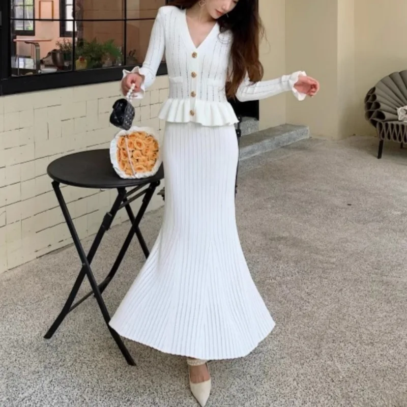 

Elegant White Knitted Dress Women Ruffles Long Sleeve V-neck Dresses Bodycon Streetwear Holiday Party Knit Clothing Lady