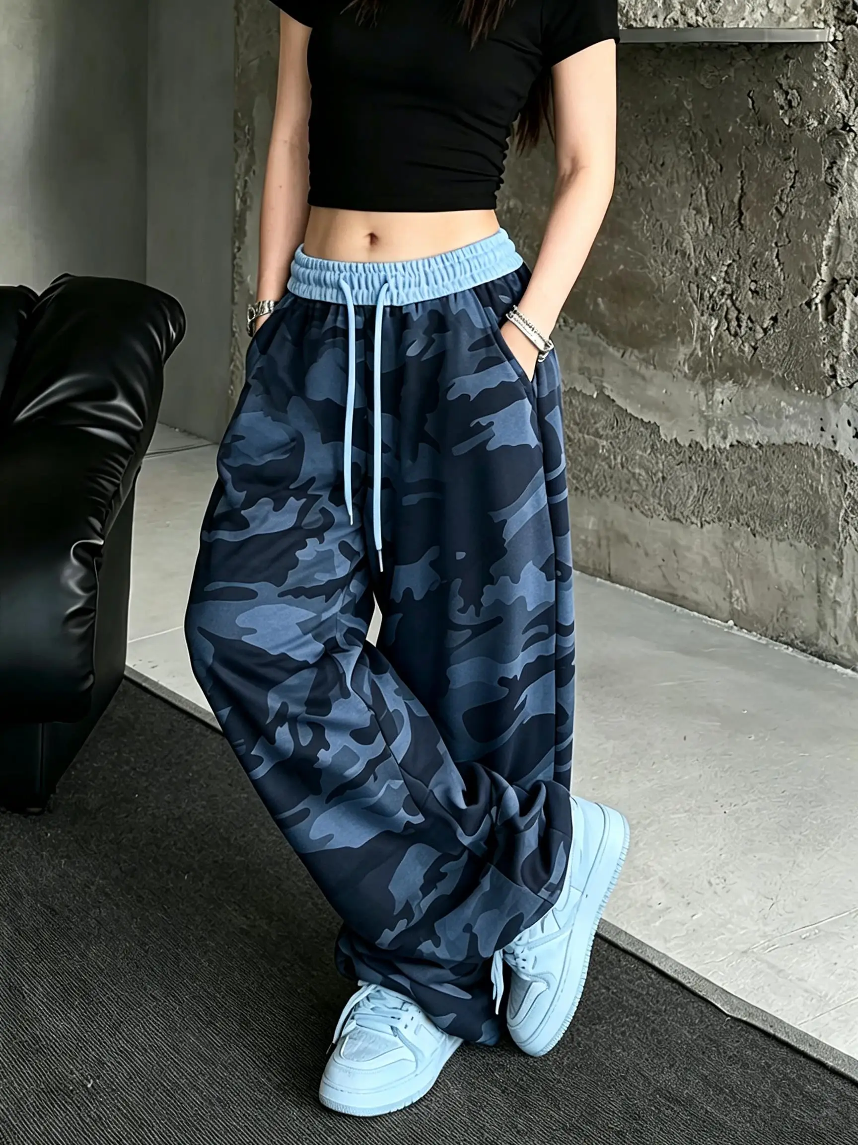 Women Camo Wide Leg Sweatpants Contrast Color Elastic Waist Drawstring Loose Casual Trousers With Pockets