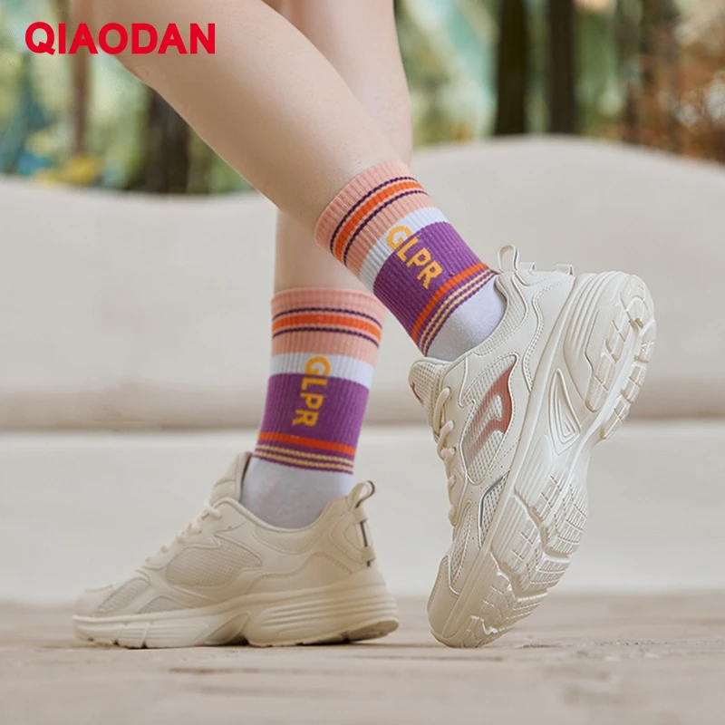 QIAODAN Running Shoes for Women 2023 New Commuter Breathable Air Mesh Fashion Casual Walking Shoes Outdoor Sneakers XM36210265