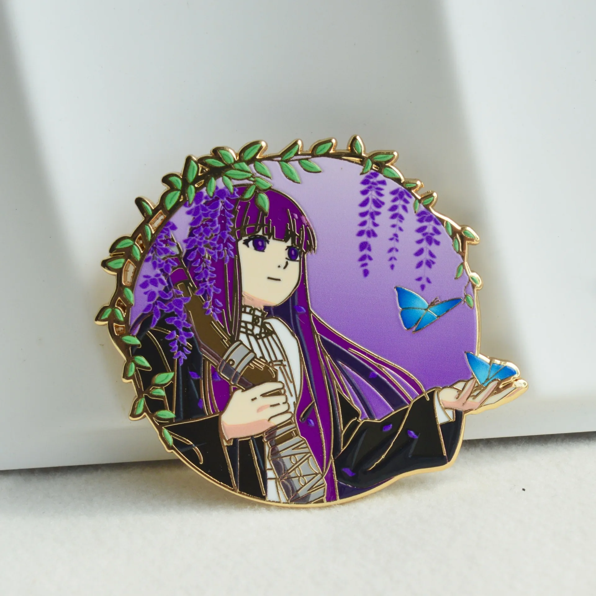 فريرين: ما وراء نهاية الرحلة المينا شارات السرخس دبابيس مانغا دبابيس أنيمي شارة لحقيبة الظهر الملابس التلبيب تأثيري لعبة الهدايا