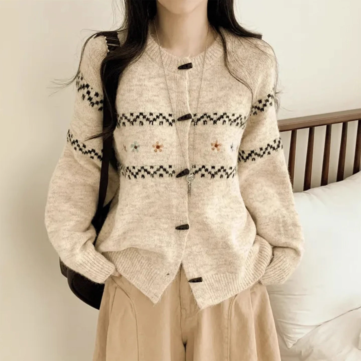 

Мягкий уютный вязаный свитер, пальто, женский осенне-зимний модный нежный кардиган на пуговицах с рогами, длинный све, круглый, Ne Geometr...