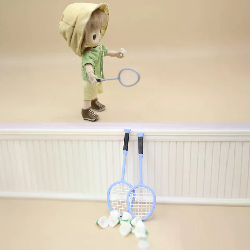 1/12 Miniaturowy zestaw rakiet do badmintona do domku dla lalek, model do dekoracji domku dla lalek, zabawki do udawania dla dzieci, prezent