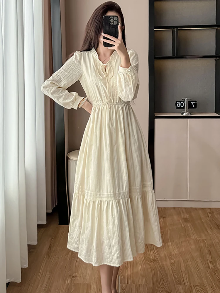 الخريف الشتاء الأبيض كم طويل القوس تكدرت الخامس الرقبة فستان طويل المرأة أنيقة فستان المنزل غير رسمي 2025 الكورية Bodycon مهرجان فستان