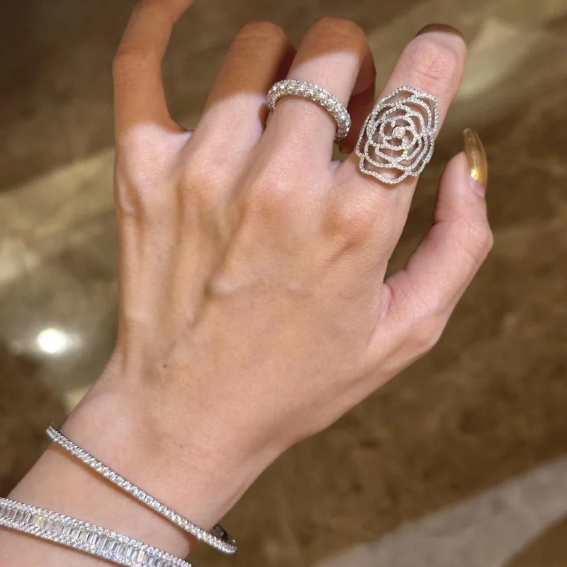 2025 جديد كاميليا تصميم كريستال خاتم للنساء موضة رائجة البيع خاتم من الفولاذ المقاوم للصدأ مجوهرات اكسسوارات هدية للذكرى السنوية