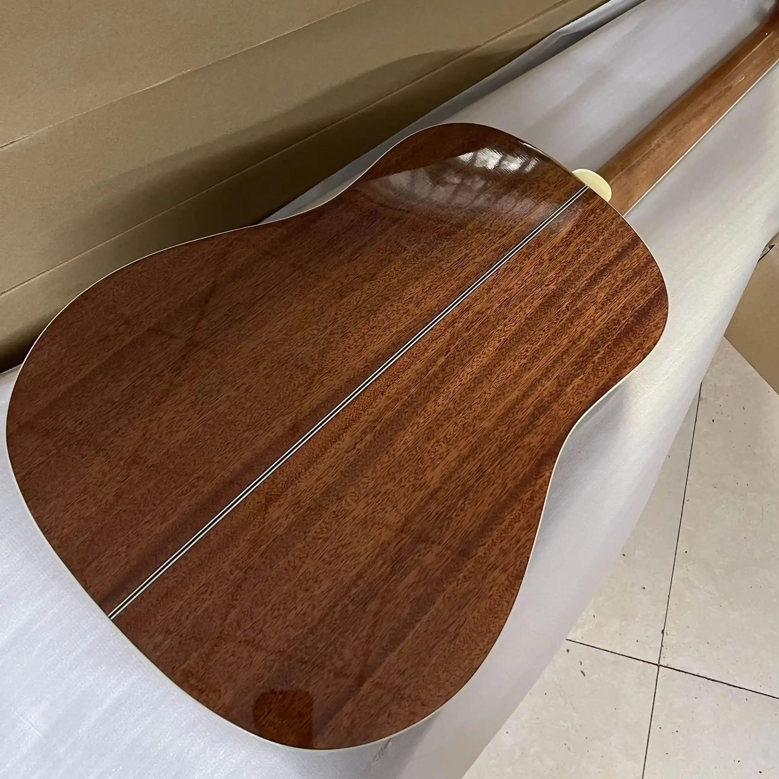 Professional J Series Acoustic Guitar with 6 Strings, Protective Panel and Printed Design, Suitable for Beginners and Professionals view 4