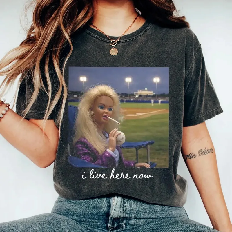 Retro I Live Here Now Shirt, Doll Funny Ballfield Dark Shirt, Summer Men's and Women's Loose and Breathable T-shirt Top