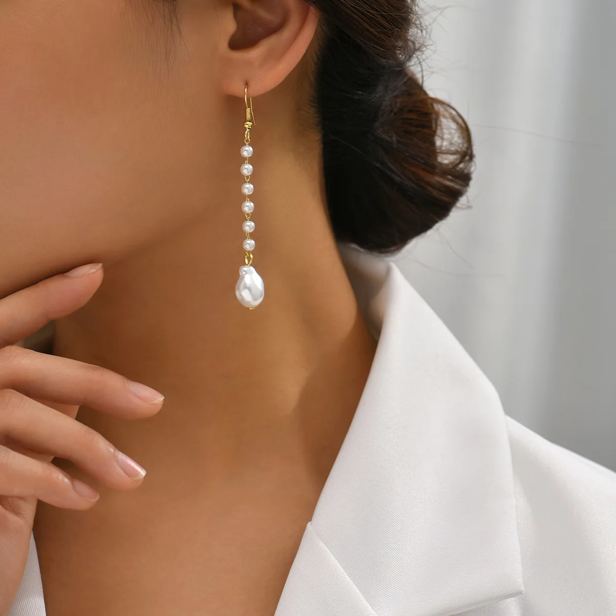 Baroque pearl tassel drop earrings, classical Hanfu style, new Chinese retro & national trend, elegant daily studs.